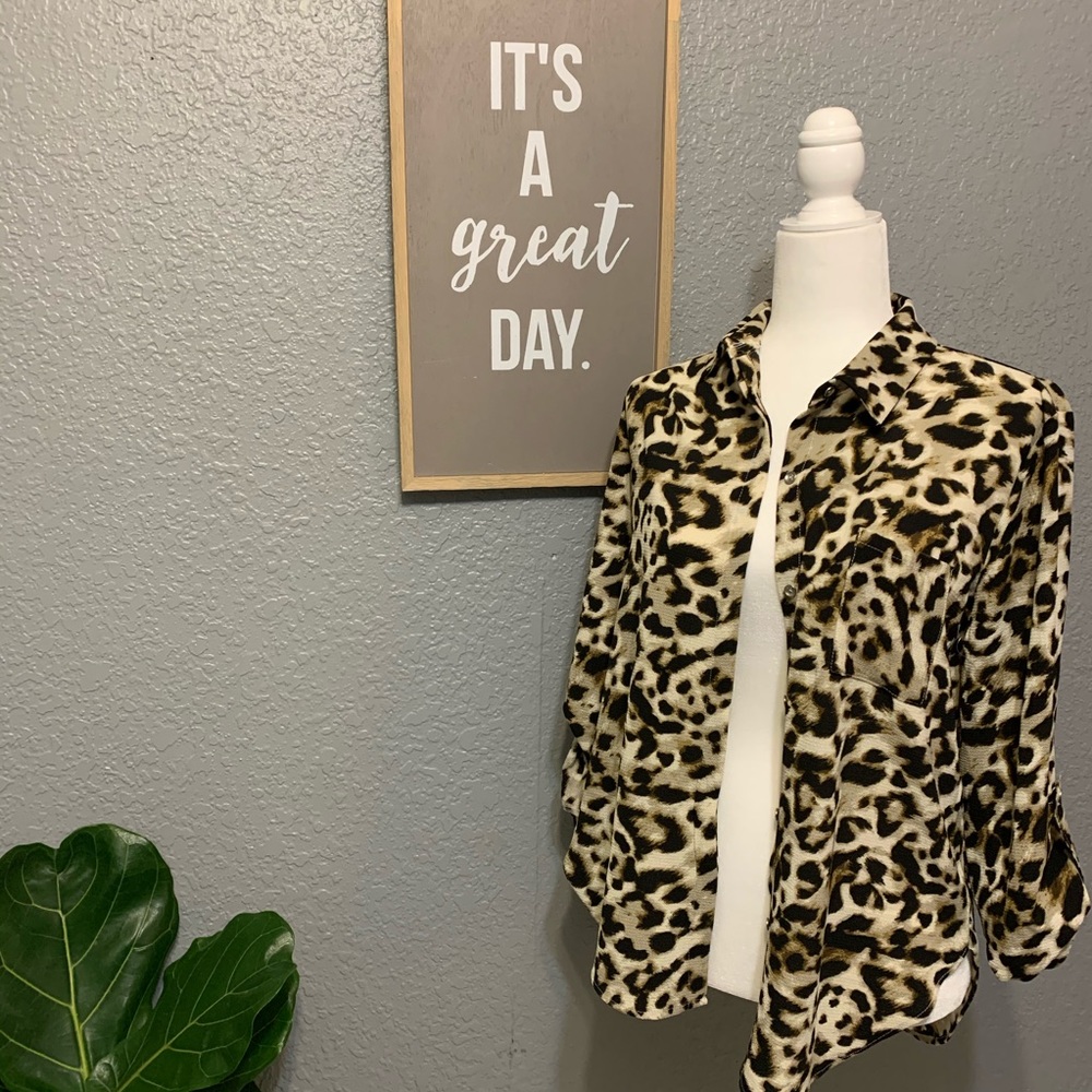 Lily White Animal Print Top ⚡️🐆 - Picture 2 of 8